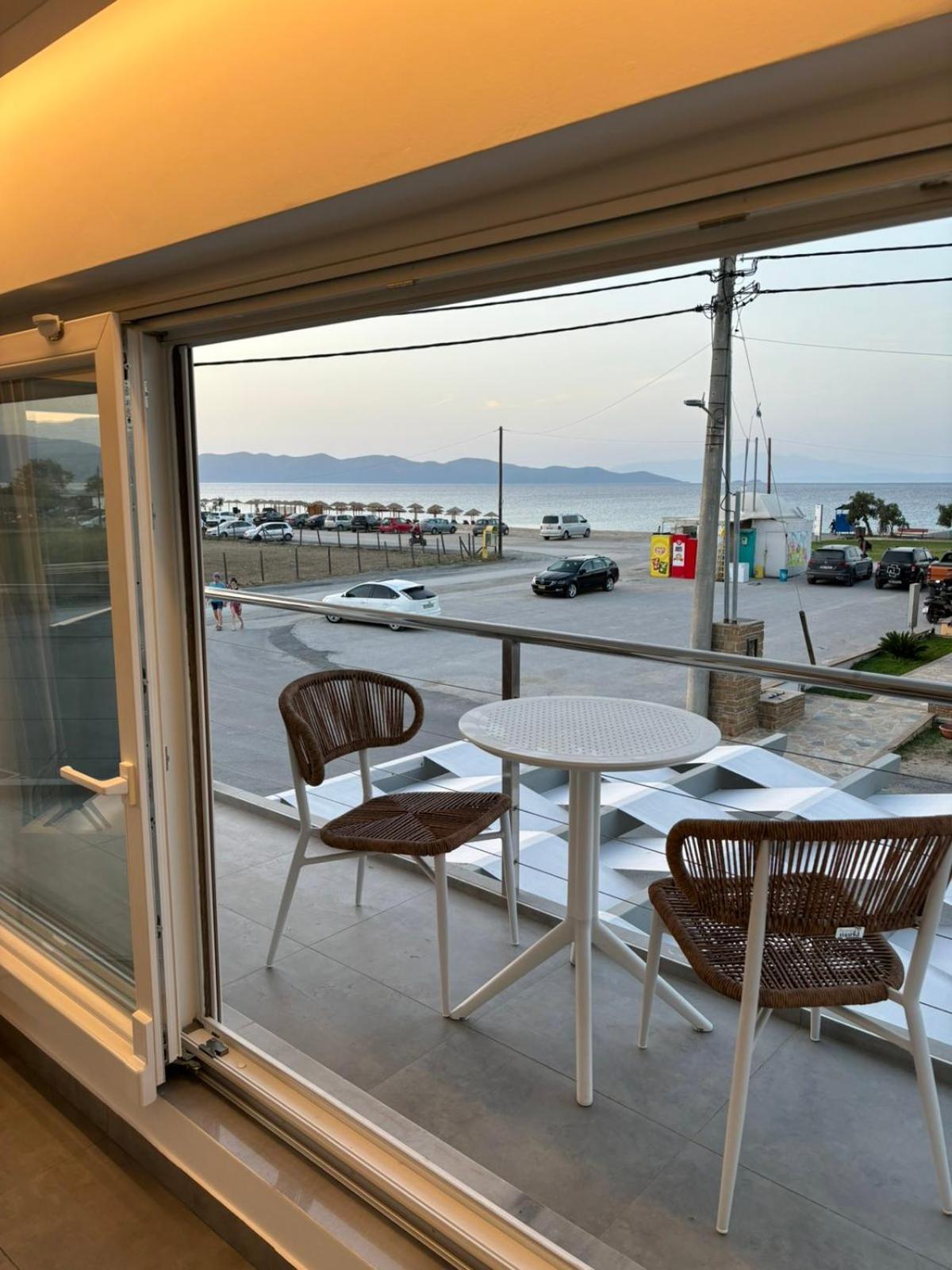Ocean Blue Suites Ierissos Exterior foto
